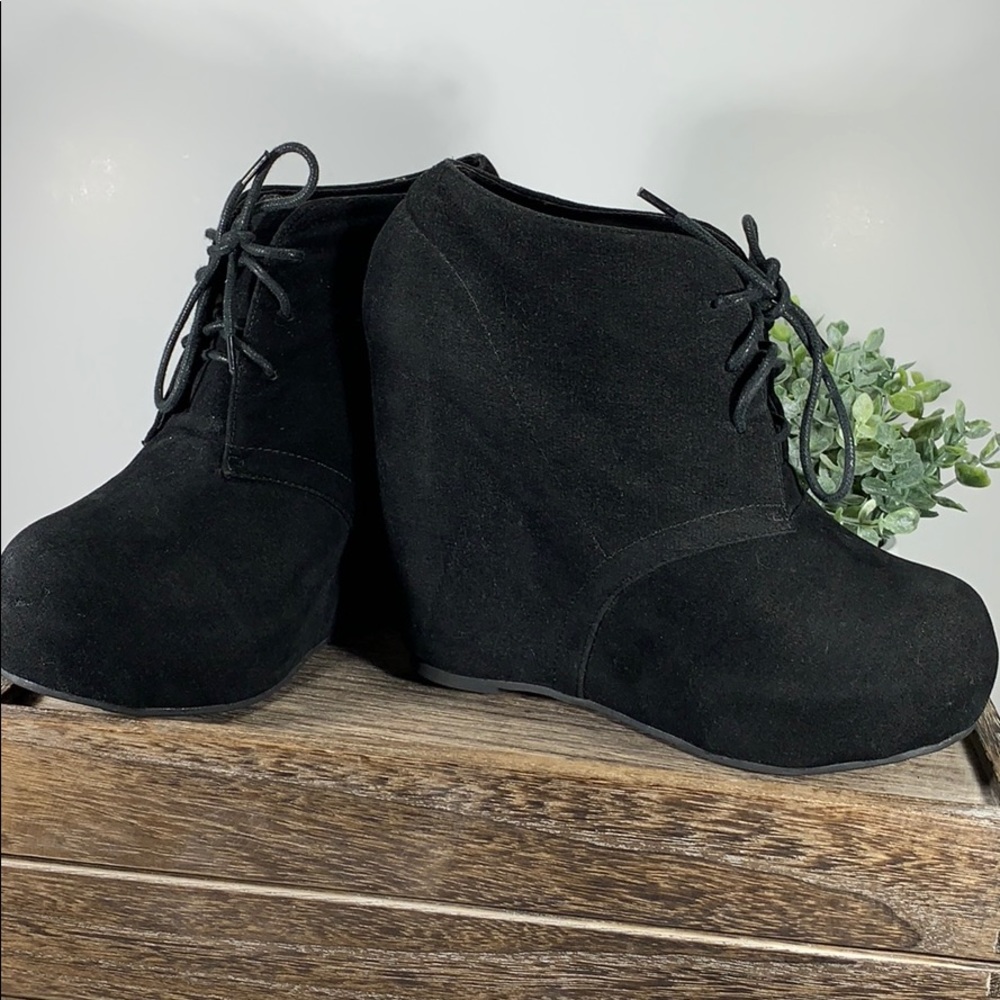Glaze Suede Black Booties - Picture 3 of 6